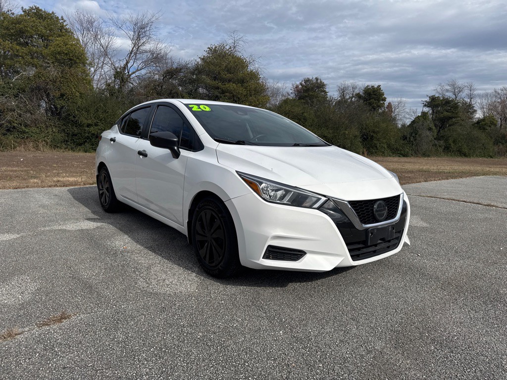 2020 Nissan Versa Image 3