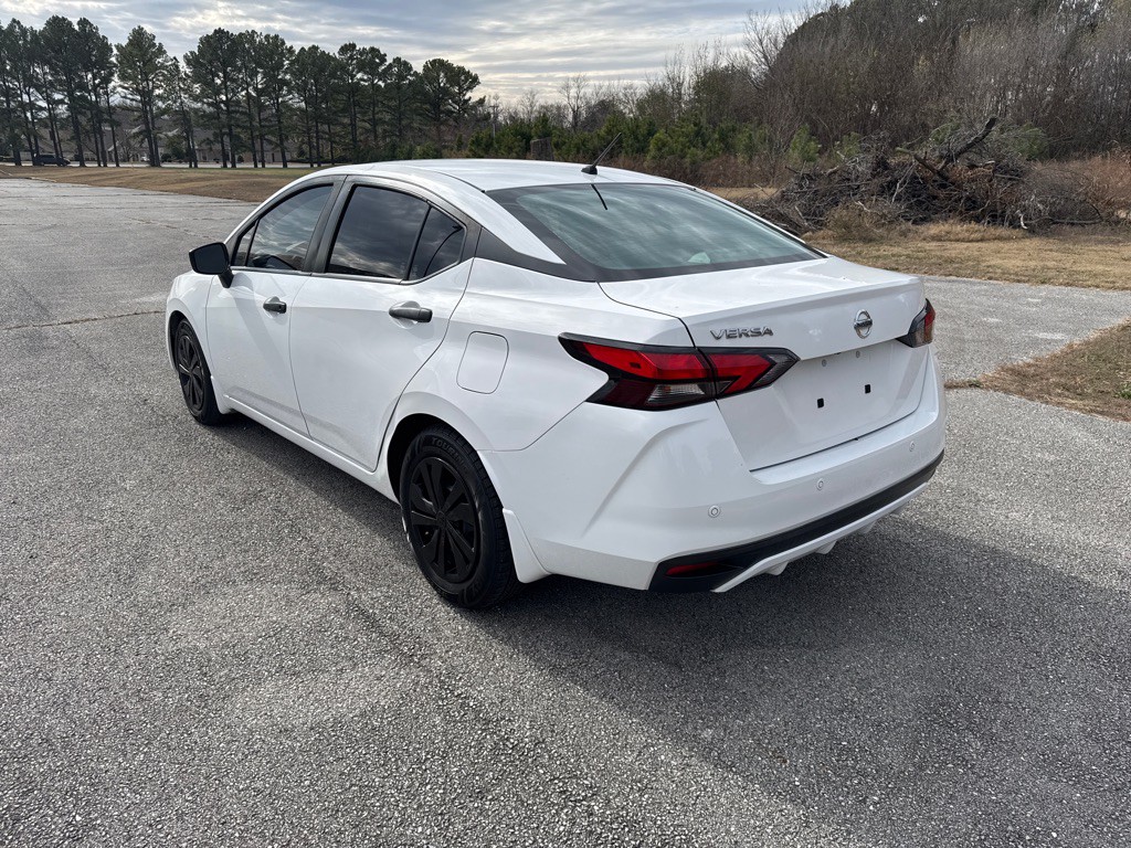2020 Nissan Versa Image 7