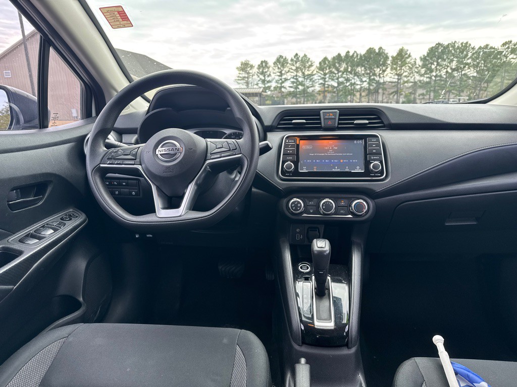2020 Nissan Versa Image 14