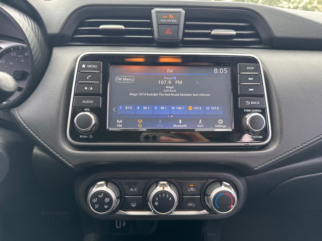 2020 Nissan Versa Image 15