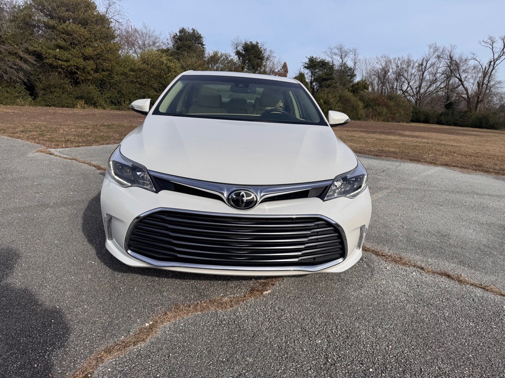 2017 Toyota Avalon Image 2