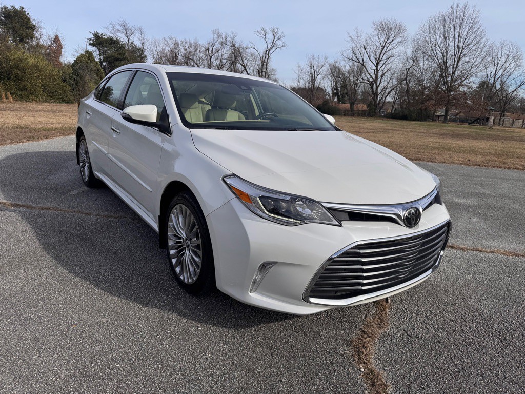 2017 Toyota Avalon Image 3