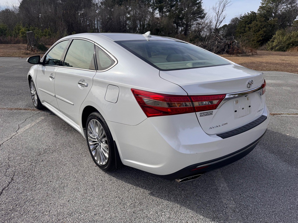 2017 Toyota Avalon Image 7