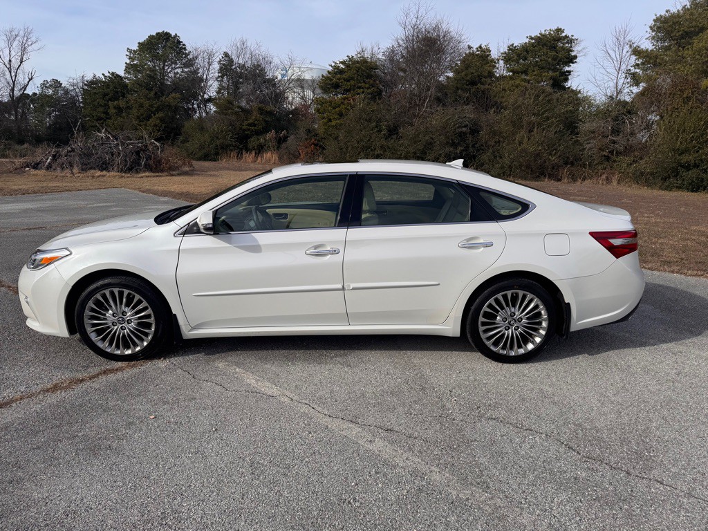 2017 Toyota Avalon Image 8