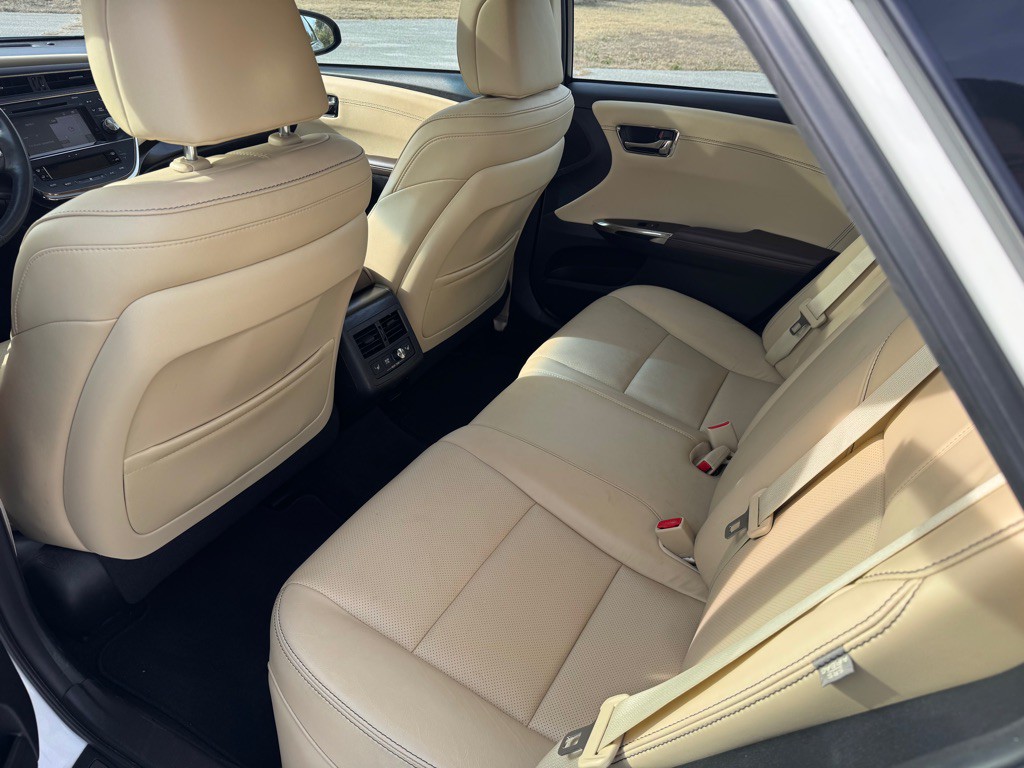 2017 Toyota Avalon Image 10