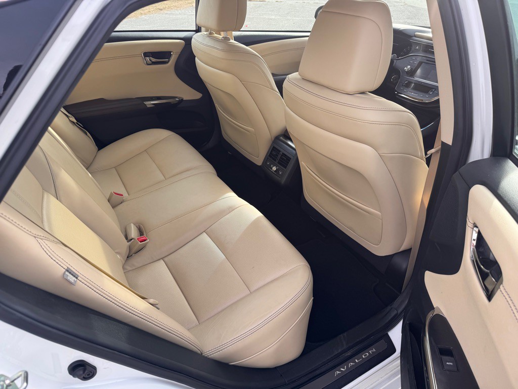 2017 Toyota Avalon Image 12