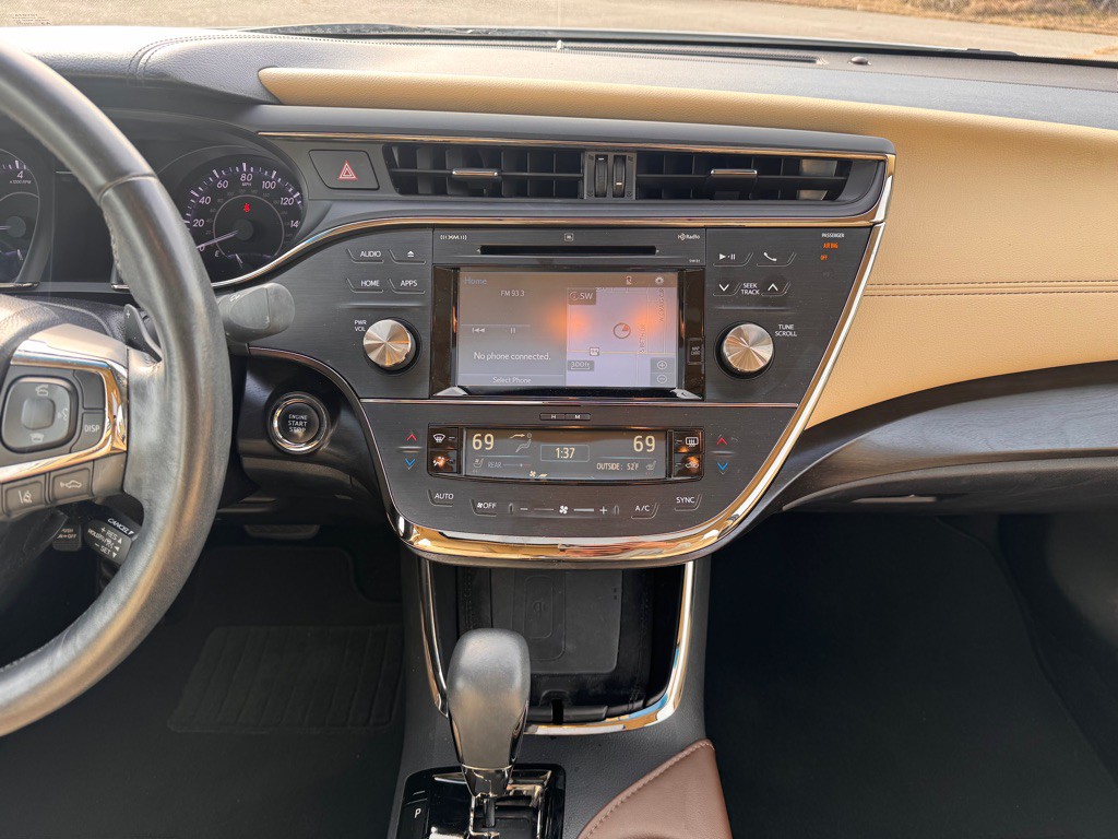 2017 Toyota Avalon Image 15