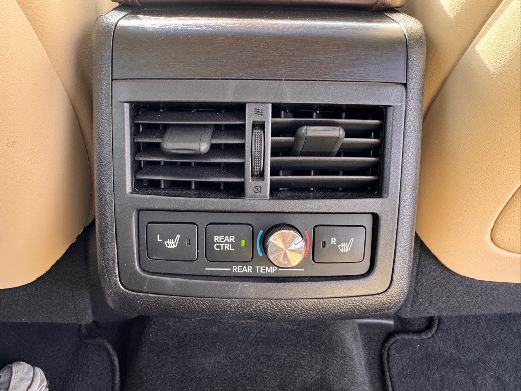 2017 Toyota Avalon Image 23