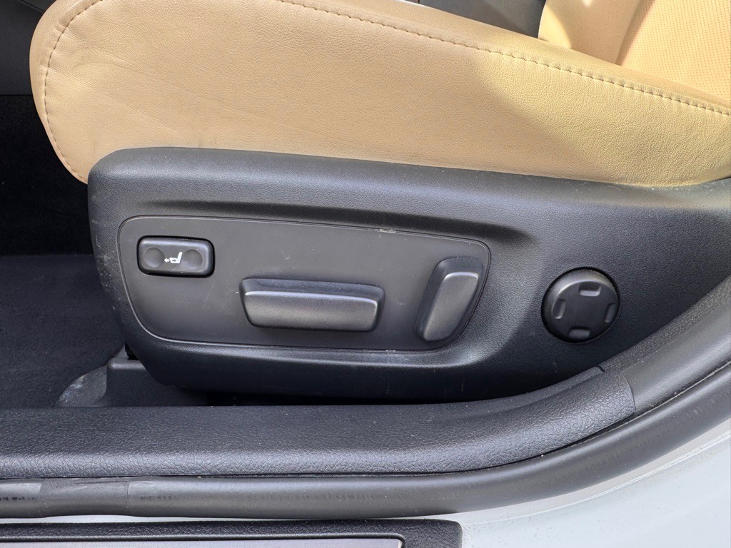 2017 Toyota Avalon Image 29