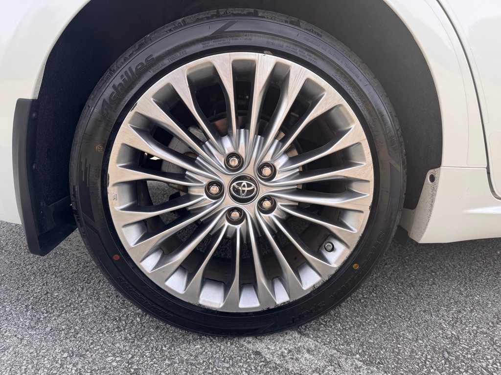 2017 Toyota Avalon Image 30