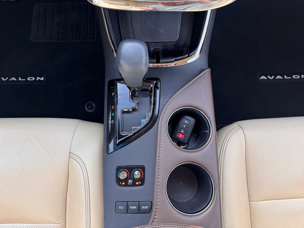 2017 Toyota Avalon Image 31