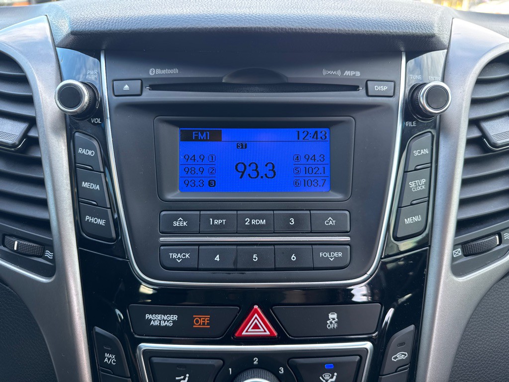 2016 Hyundai Elantra Image 16