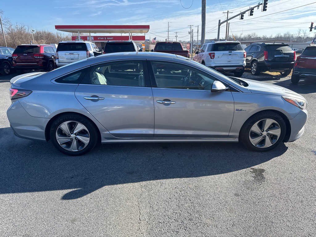 2016 Hyundai Sonata Image 3
