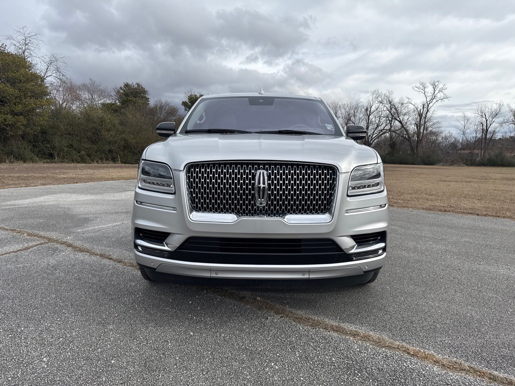 2018 Lincoln Navigator Image 2