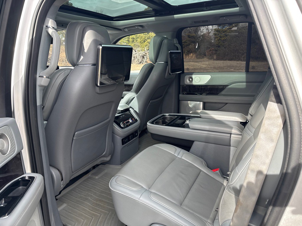 2018 Lincoln Navigator Image 10