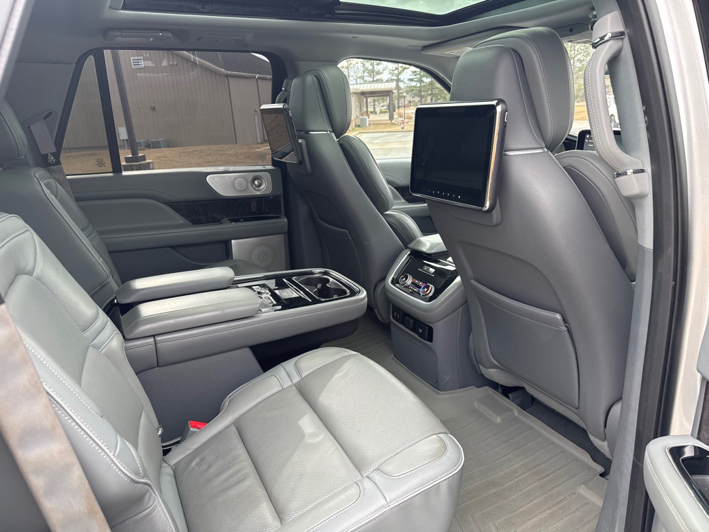 2018 Lincoln Navigator Image 13