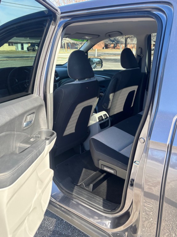 2017 Honda Ridgeline Image 17