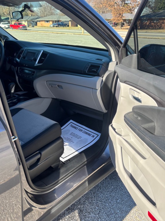 2017 Honda Ridgeline Image 19