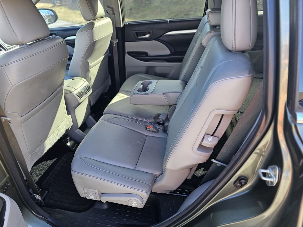 2018 Toyota Highlander Image 17