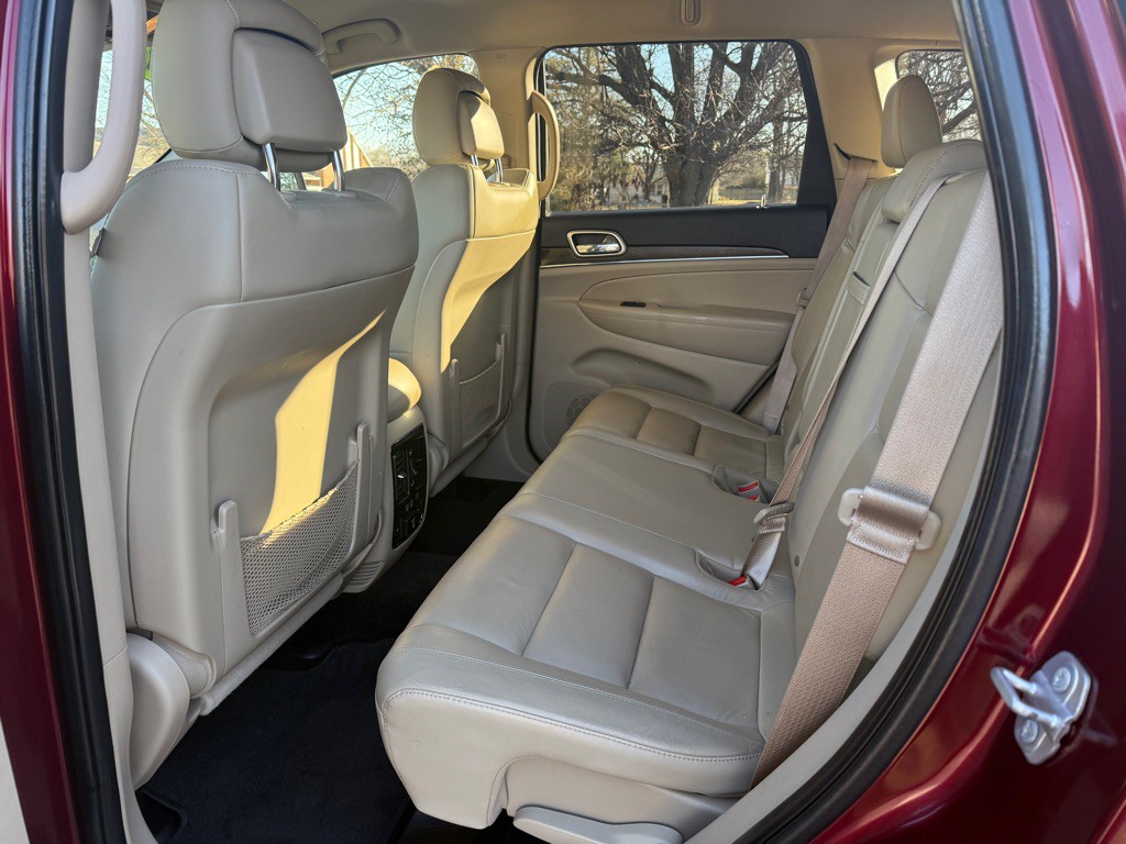 2017 Jeep Grand Cherokee Image 12