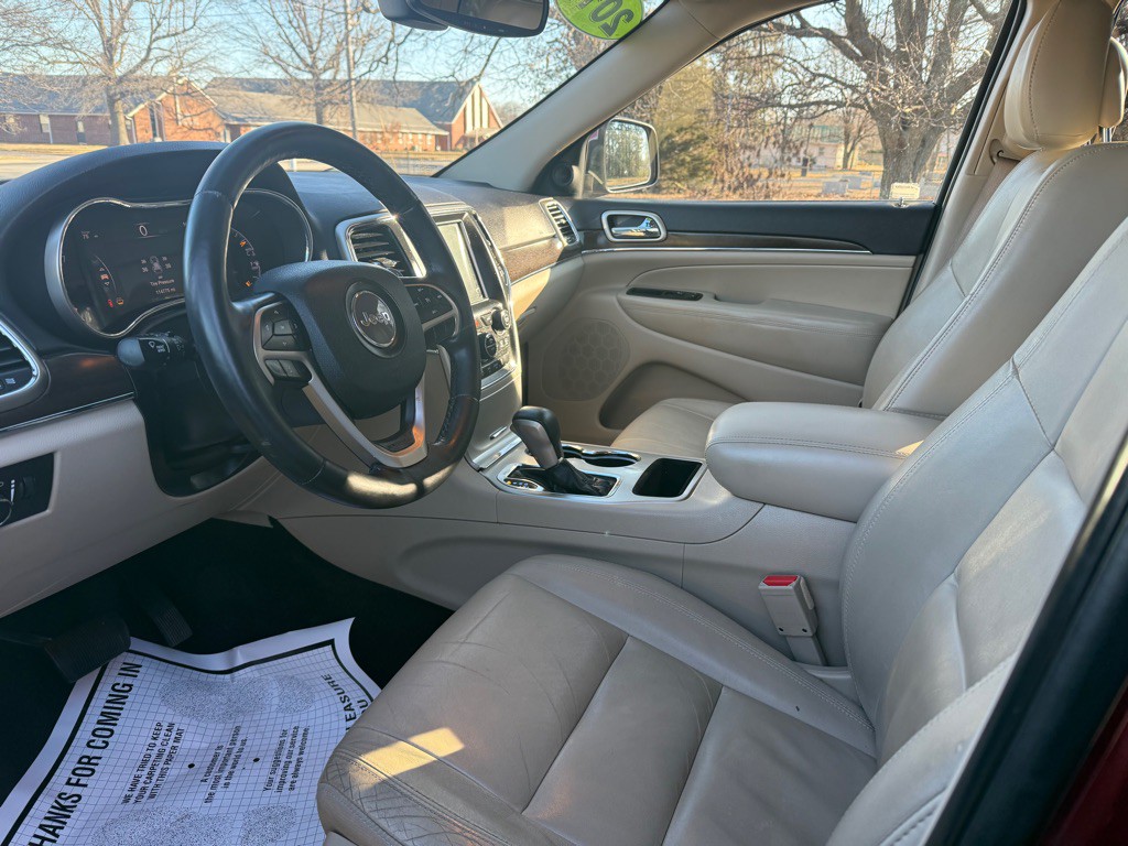 2017 Jeep Grand Cherokee Image 16