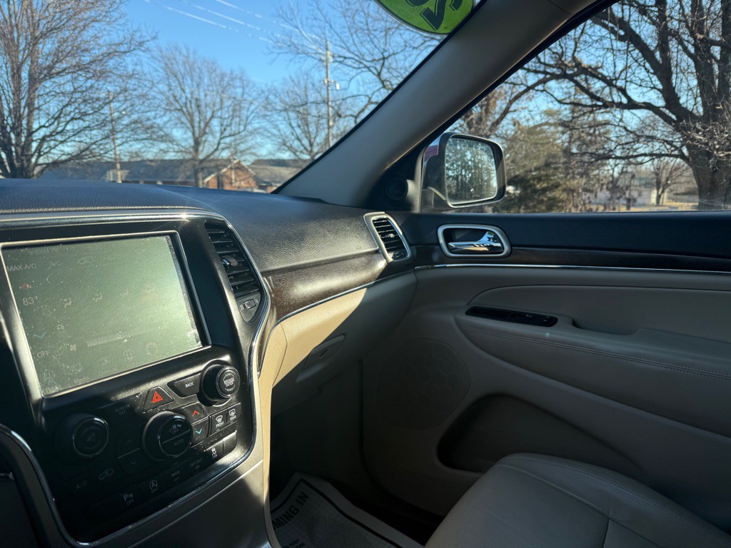 2017 Jeep Grand Cherokee Image 19