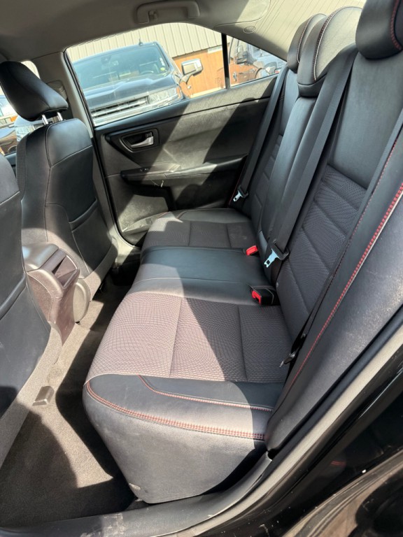 2016 Toyota Camry Image 9