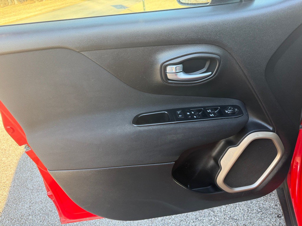 2017 Jeep Renegade Image 11