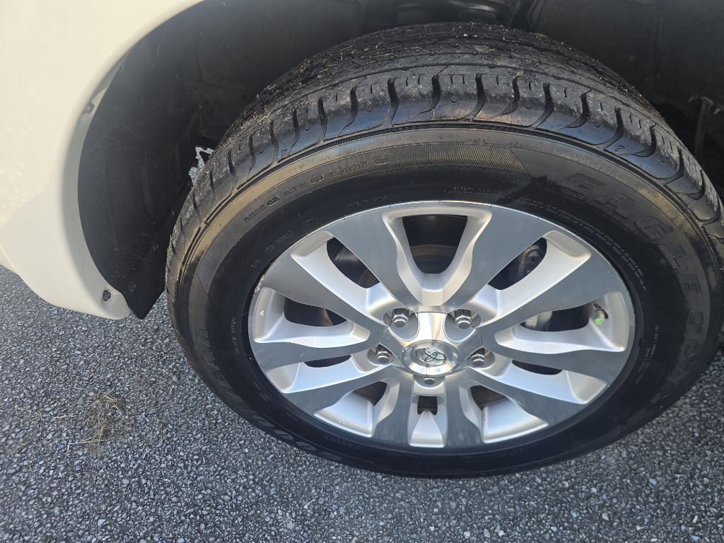 2012 Toyota Sequoia Image 11