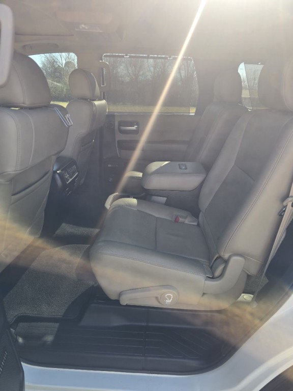 2012 Toyota Sequoia Image 17
