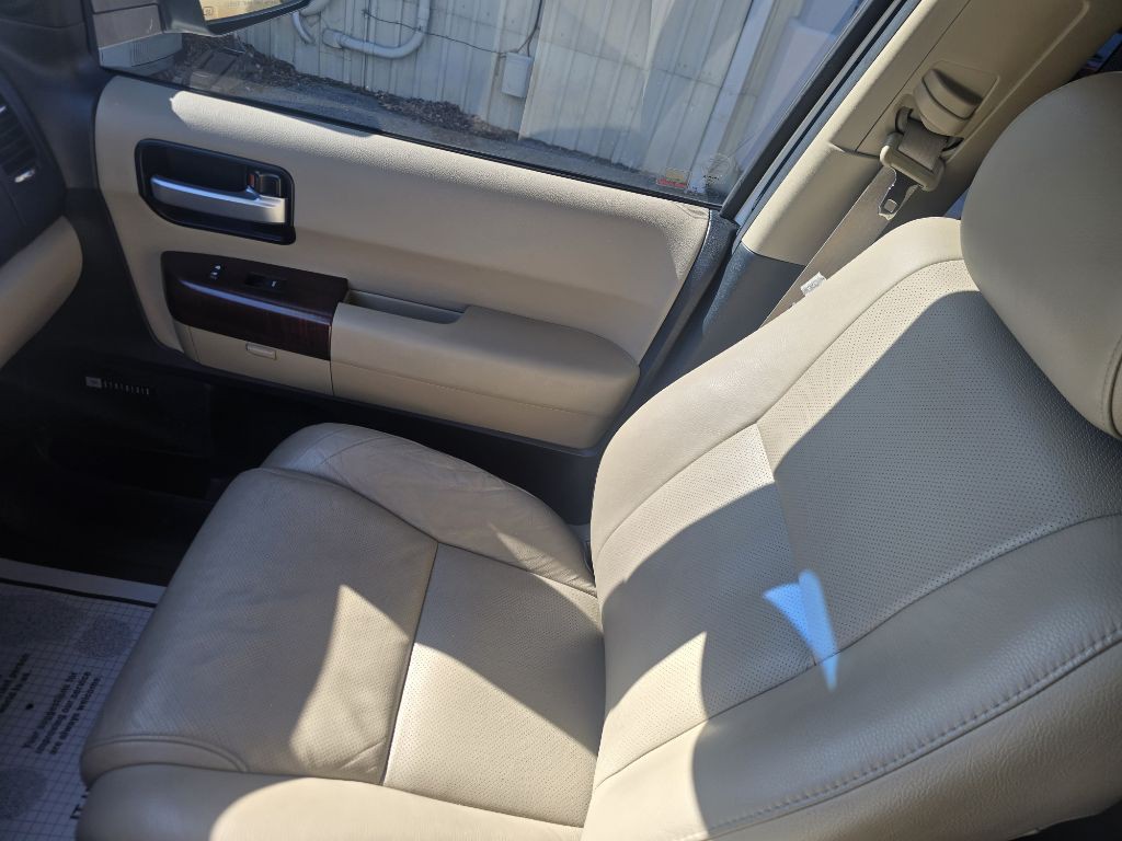 2012 Toyota Sequoia Image 21