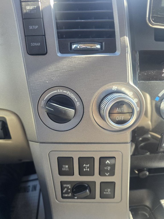 2012 Toyota Sequoia Image 22