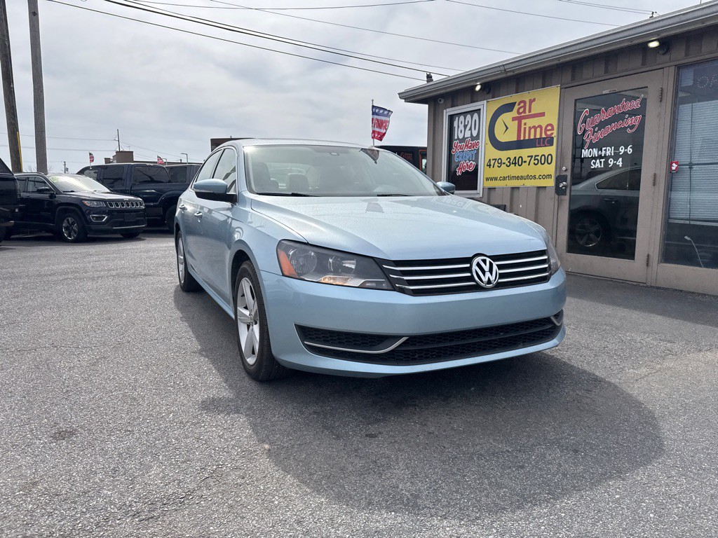 2013 Volkswagen Passat Image 1