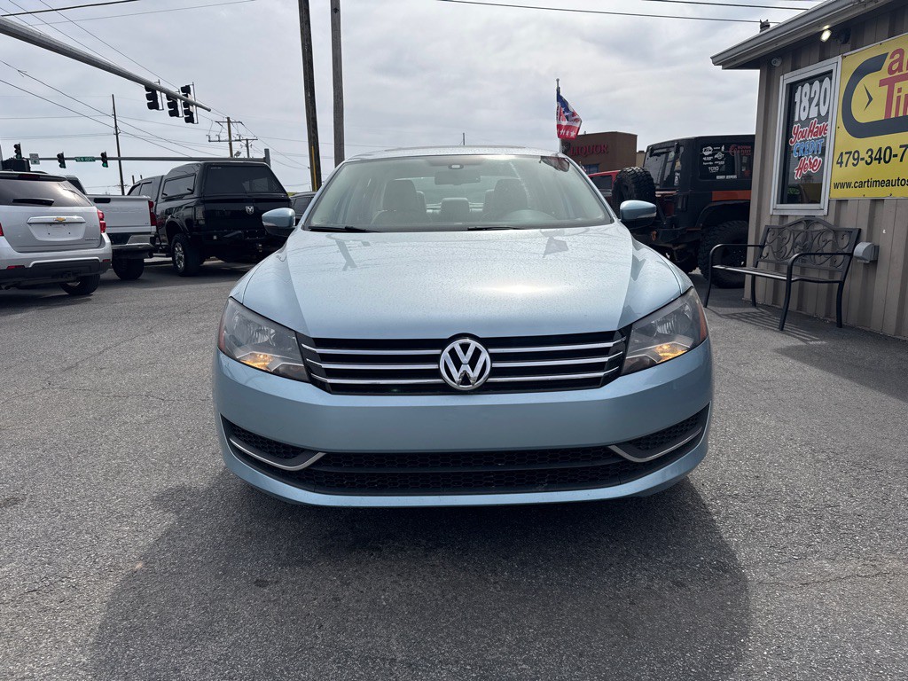 2013 Volkswagen Passat Image 2