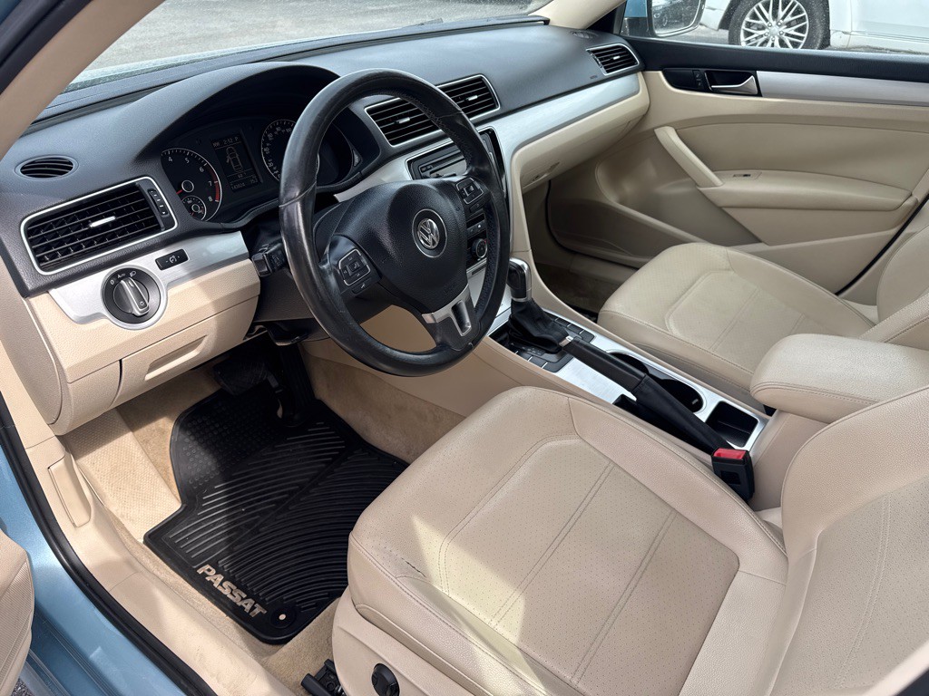 2013 Volkswagen Passat Image 4