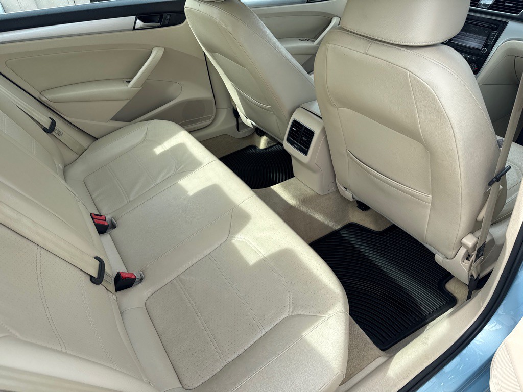 2013 Volkswagen Passat Image 7