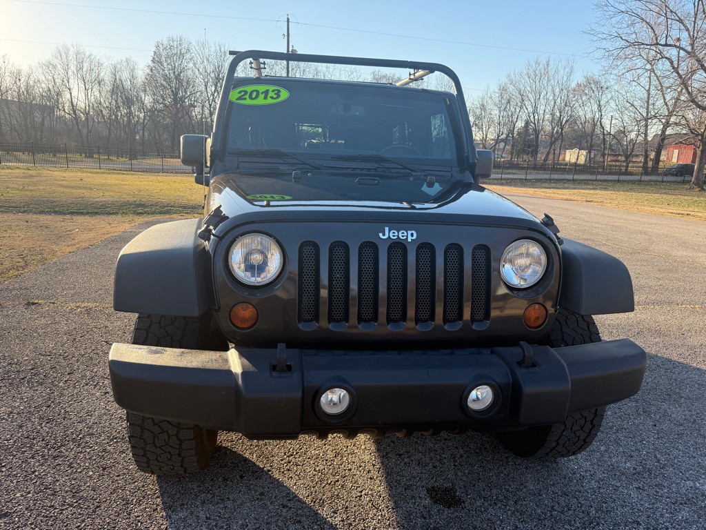 2013 Jeep Wrangler Unlimited Image 2