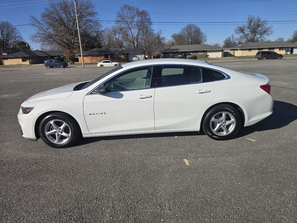 2017 Chevrolet Malibu Image 8