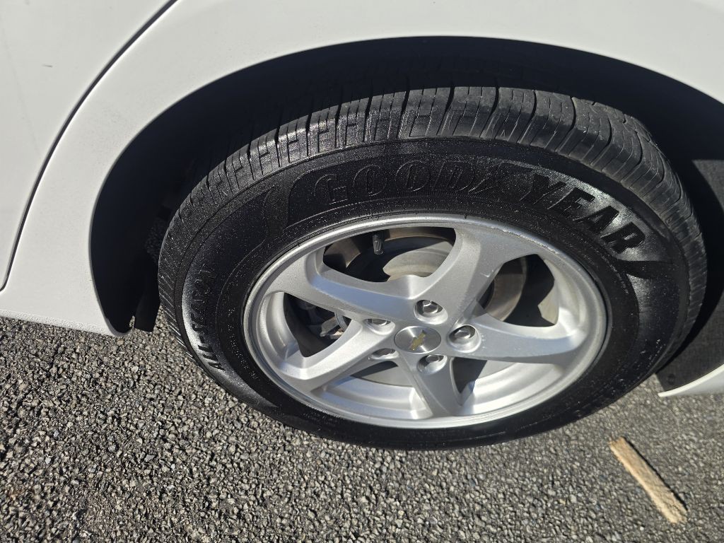 2017 Chevrolet Malibu Image 9