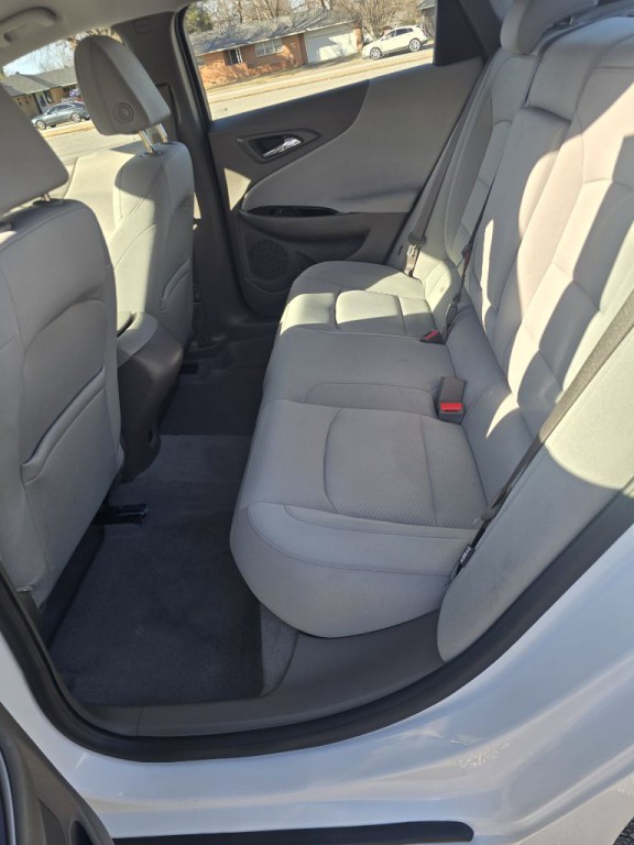 2017 Chevrolet Malibu Image 11