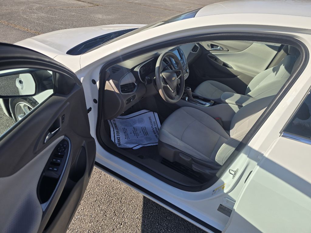 2017 Chevrolet Malibu Image 12