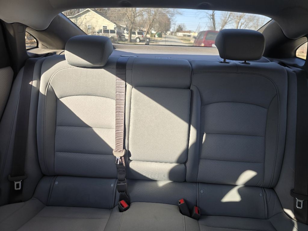 2017 Chevrolet Malibu Image 13