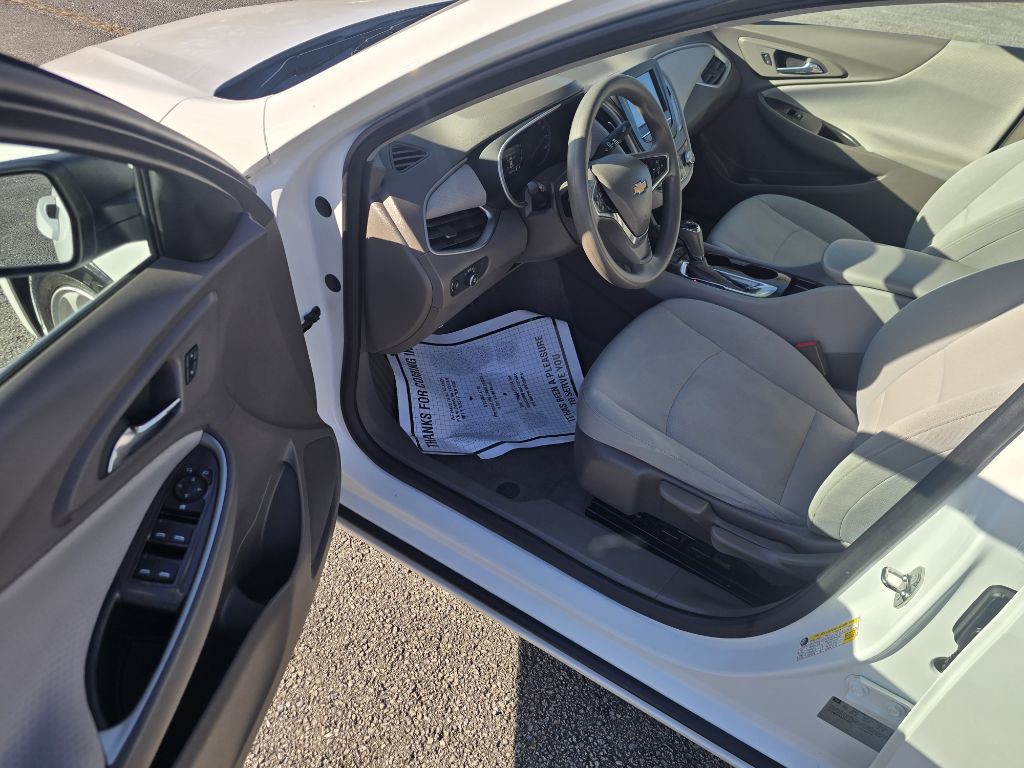 2017 Chevrolet Malibu Image 14