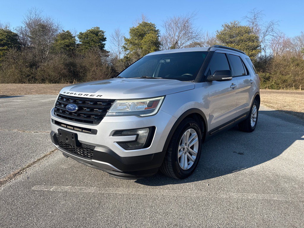 2016 Ford Explorer Image 1