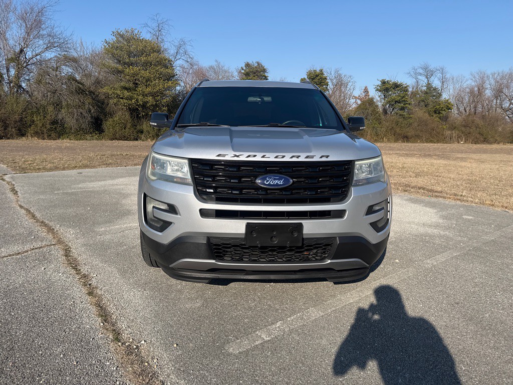 2016 Ford Explorer Image 2