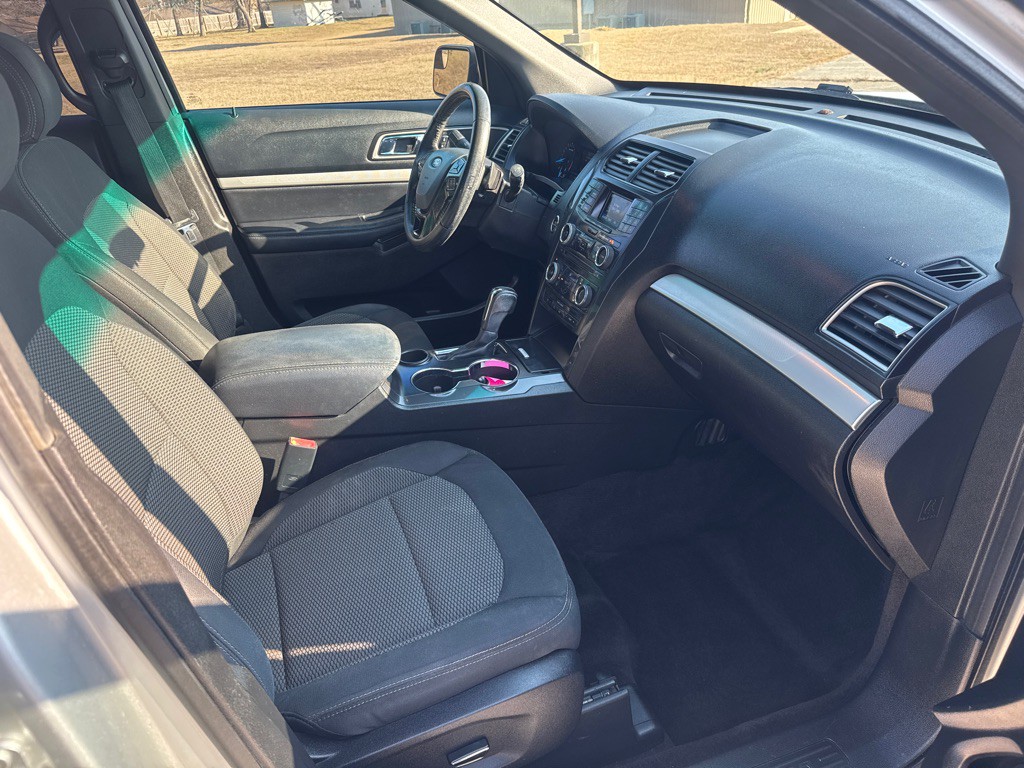 2016 Ford Explorer Image 11