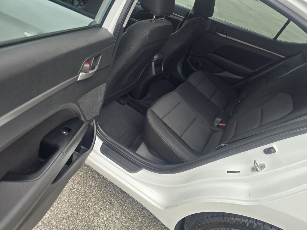 2018 Hyundai Elantra Image 11