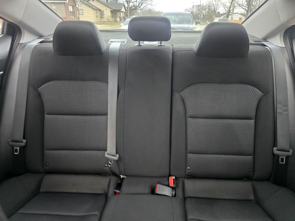 2018 Hyundai Elantra Image 18