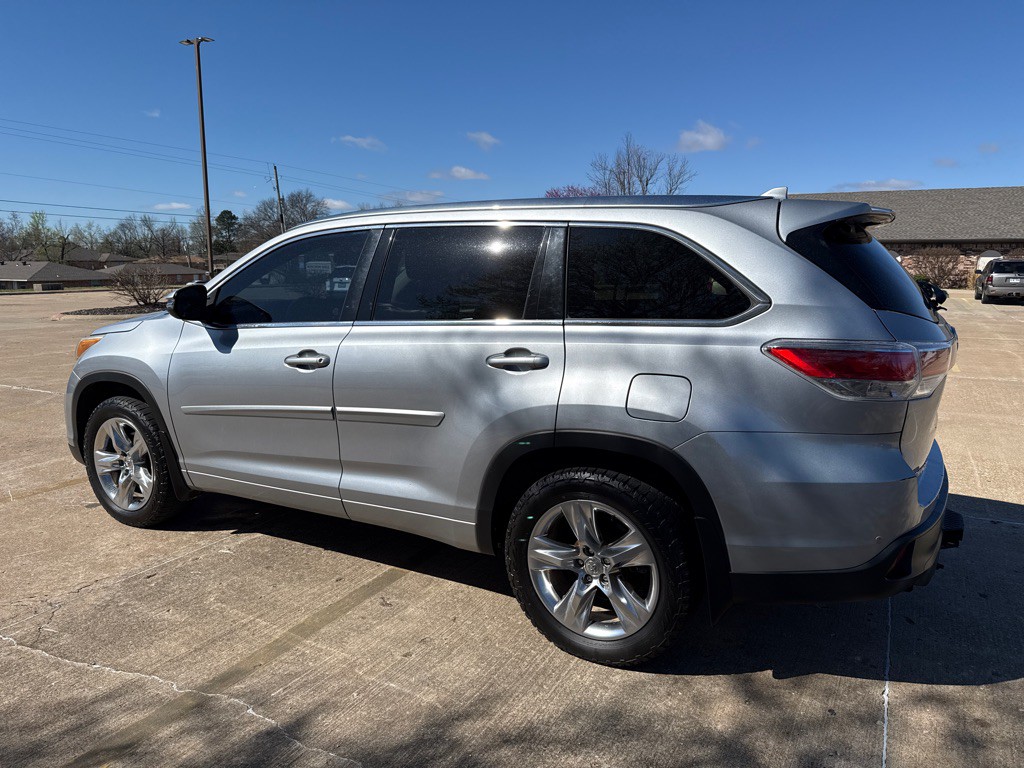 2015 Toyota Highlander Image 4