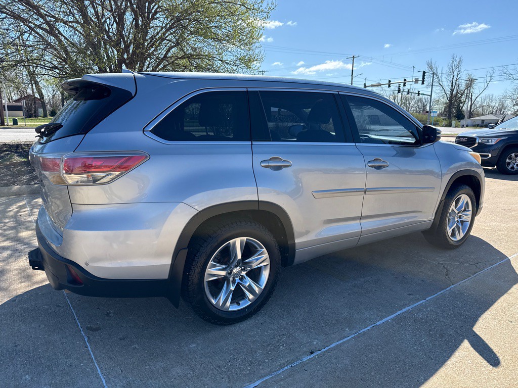 2015 Toyota Highlander Image 6